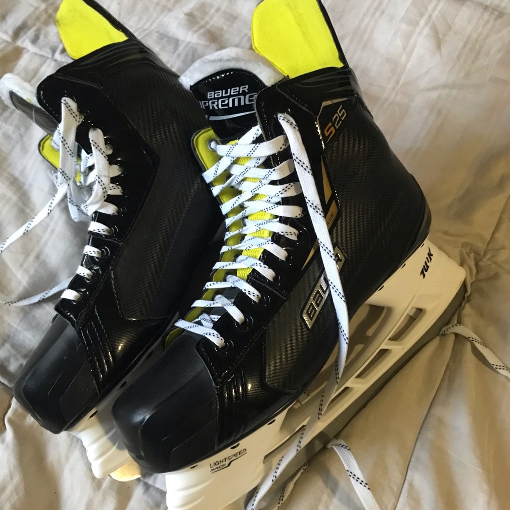 Men’s Bauer ice skates size 13. Mint condition.